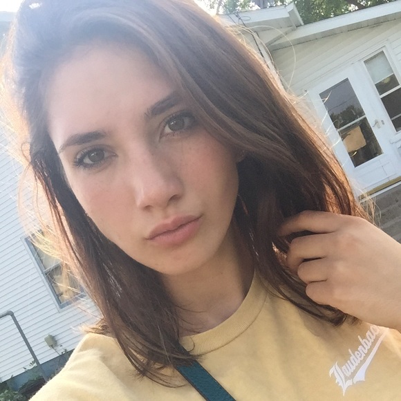 Meet your Posher, Elise - Picture 1 of 1